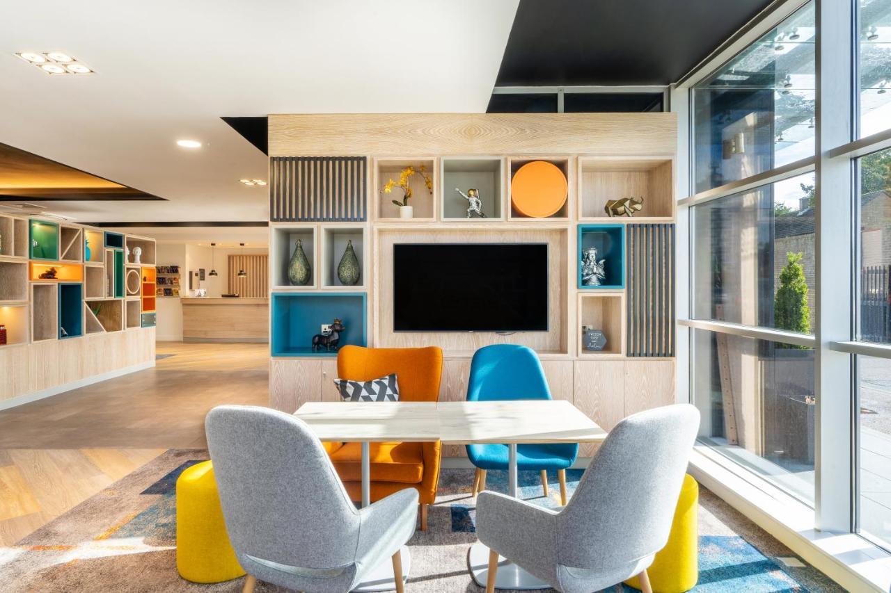 Holiday Inn Stevenage By Ihg Εξωτερικό φωτογραφία